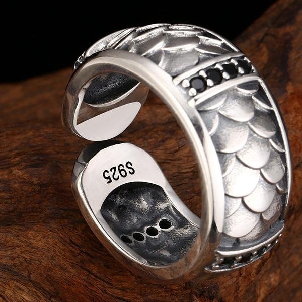 《 QBOX 》FASHION 飾品【TSR5526111】精緻個性復古龍鱗黑鑽S925純銀戒指/開口戒指-細節圖6