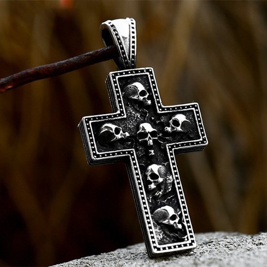 《 QBOX 》FASHION 飾品【CBP8-731】精緻個性復古暗黑骷顱頭十字架鈦鋼墬子項鍊/掛飾-細節圖3