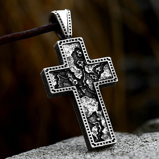 《 QBOX 》FASHION 飾品【CBP8-731】精緻個性復古暗黑骷顱頭十字架鈦鋼墬子項鍊/掛飾-細節圖4