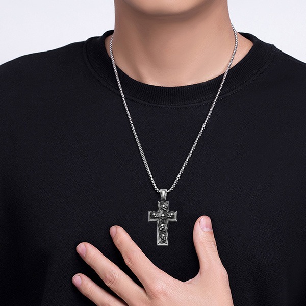 《 QBOX 》FASHION 飾品【CBP8-731】精緻個性復古暗黑骷顱頭十字架鈦鋼墬子項鍊/掛飾-細節圖8