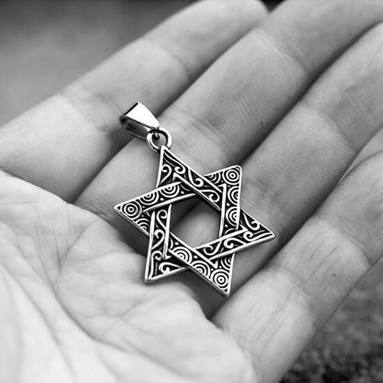 《 QBOX 》FASHION 飾品【CBP8-1177】精緻個性復古雕花符號六芒星鑄造鈦鋼墬子項鍊/掛飾-細節圖5