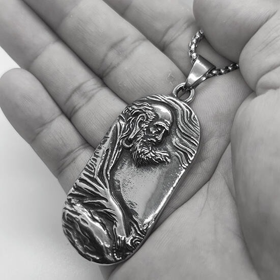 《QBOX 》FASHION 飾品【CBP8-1061】精緻個性「禪悟長者」浮雕圓方牌鑄造鈦鋼墬子項鍊/吊飾-細節圖5