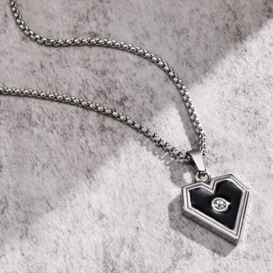 《QBOX 》FASHION 飾品【CPN-1863】精緻個性幾何形鋯石愛心拋光鈦鋼墬子項鍊/掛飾-細節圖3