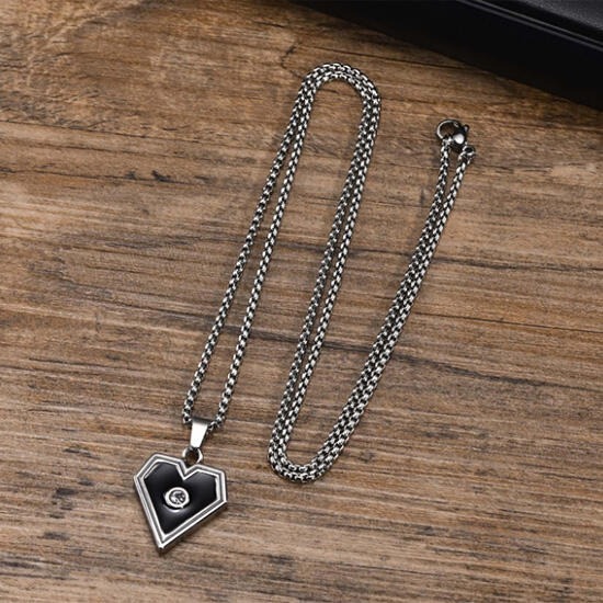 《QBOX 》FASHION 飾品【CPN-1863】精緻個性幾何形鋯石愛心拋光鈦鋼墬子項鍊/掛飾-細節圖4