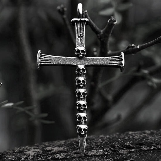 《QBOX 》FASHION 飾品【CBP8-700】精緻個性復古骷顱頭釘子十字架鑄造鈦鋼墬子項鍊/掛飾-細節圖3