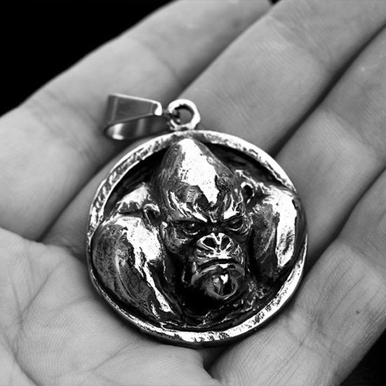 《QBOX 》FASHION 飾品【C-BP8-1165】精緻個性立體金剛大猩猩圓牌鑄造鈦鋼墬子項鍊/掛飾-細節圖5