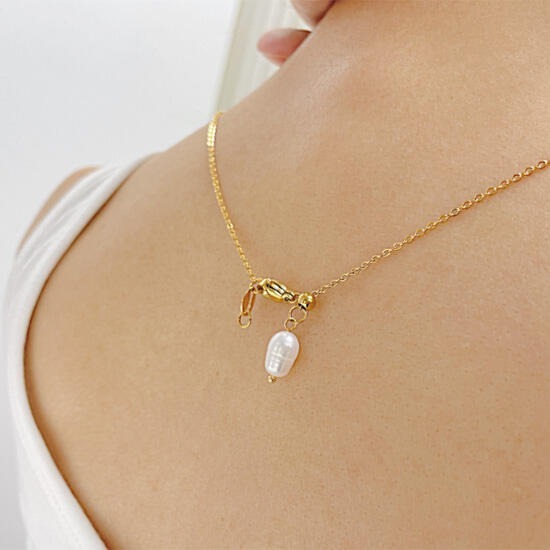 《QBOX 》FASHION 飾品【C23N2265】精緻個性愛心玫瑰花貝殼珍珠拋光鈦鋼墬子項鍊/掛飾(二色)-細節圖8