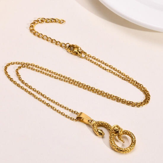 《QBOX 》FASHION 飾品【CPN-1737】精緻個性8字蛇玫瑰花拋光鈦鋼墬子項鍊/掛飾(二色)-細節圖4