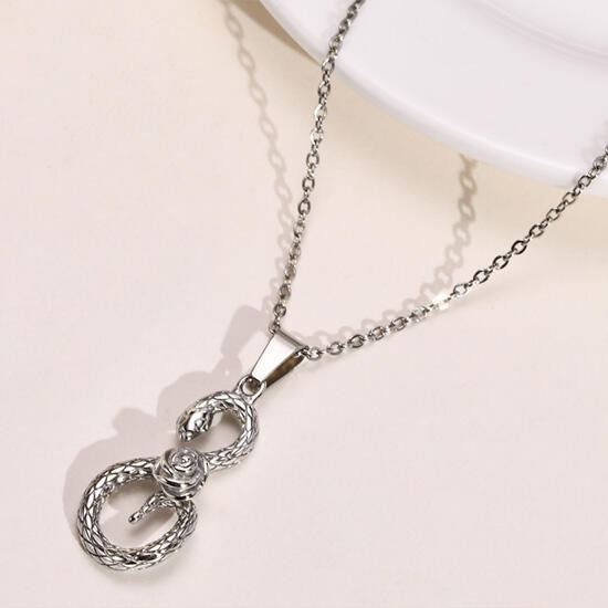 《QBOX 》FASHION 飾品【CPN-1737】精緻個性8字蛇玫瑰花拋光鈦鋼墬子項鍊/掛飾(二色)-細節圖5