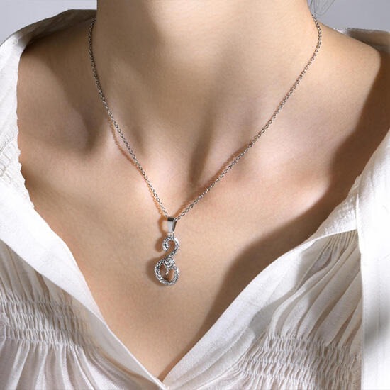 《QBOX 》FASHION 飾品【CPN-1737】精緻個性8字蛇玫瑰花拋光鈦鋼墬子項鍊/掛飾(二色)-細節圖6