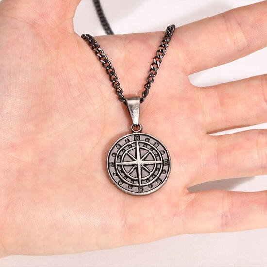 《QBOX 》FASHION 飾品【CPN-1527】精緻個性硬幣羅盤指南針鈦鋼墬子項鍊/掛飾(四色)-細節圖7