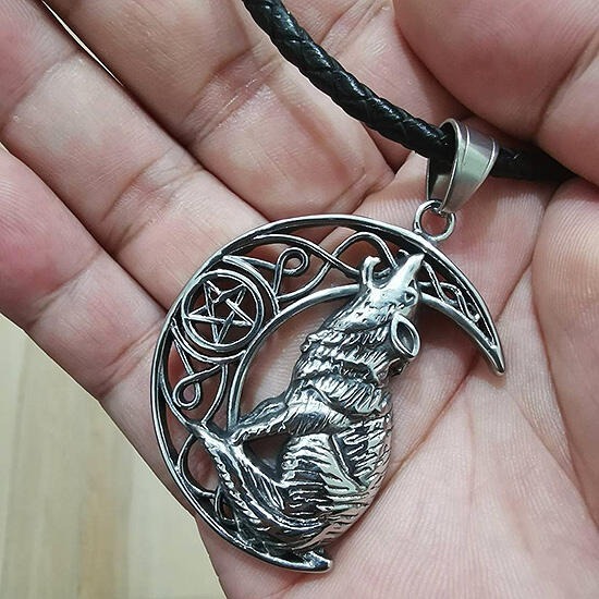 《 QBOX 》FASHION 飾品【CBP8-455】精緻個性歐美五芒星月之狼鑄造鈦鋼墬子項鍊-細節圖7