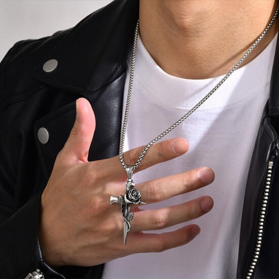 《QBOX 》FASHION 飾品【CPN-1870】精緻個性玫瑰花十字架鑄造鈦鋼墬子項鍊/掛飾-細節圖6