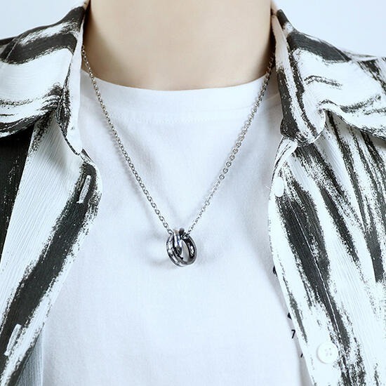 《 QBOX 》FASHION 飾品【C23N863】精緻個性三環鑲鑽情侶鈦鋼墬子項鍊(男/女單款)-細節圖5