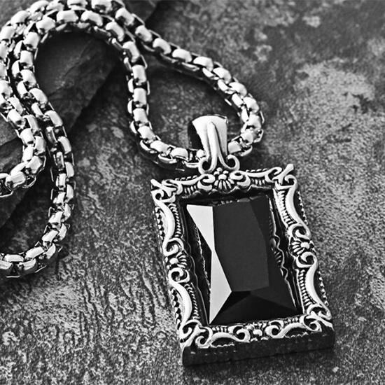 《QBOX 》FASHION 飾品【CPN-1907】精緻個性復古方形雕花黑寶石鑄造鈦鋼墬子項鍊/掛飾-細節圖3