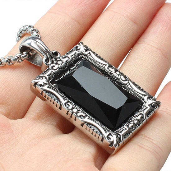 《QBOX 》FASHION 飾品【CPN-1907】精緻個性復古方形雕花黑寶石鑄造鈦鋼墬子項鍊/掛飾-細節圖7
