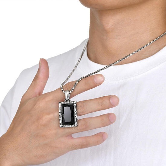 《QBOX 》FASHION 飾品【CPN-1907】精緻個性復古方形雕花黑寶石鑄造鈦鋼墬子項鍊/掛飾-細節圖8
