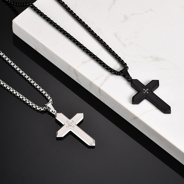 《 QBOX 》FASHION 飾品【CPN-2198】精緻個性「雙色信仰」鑲鑽十字架鈦鋼墬子項鍊/掛飾-細節圖4