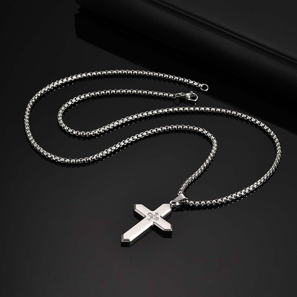《 QBOX 》FASHION 飾品【CPN-2198】精緻個性「雙色信仰」鑲鑽十字架鈦鋼墬子項鍊/掛飾-細節圖6