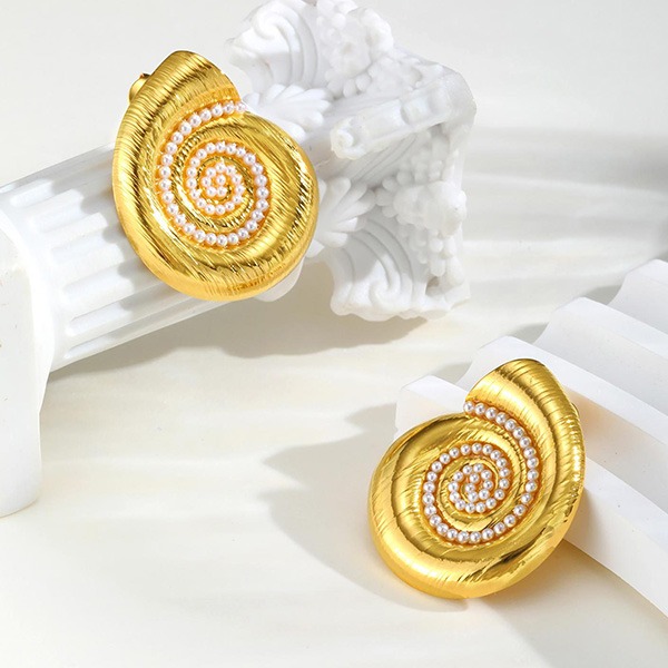 《 QBOX 》FASHION 飾品【GES-725】精緻個性夏季海洋風金貝螺旋珍珠鑲嵌鈦鋼耳環/耳飾-細節圖3