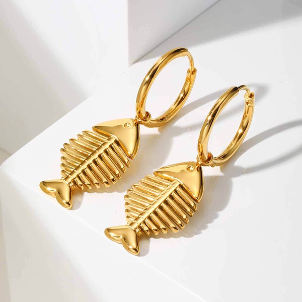 《 QBOX 》FASHION 飾品【GEH-786】精緻個性「金魚骨趣」輕奢魚骨鈦鋼耳環/耳飾-細節圖3