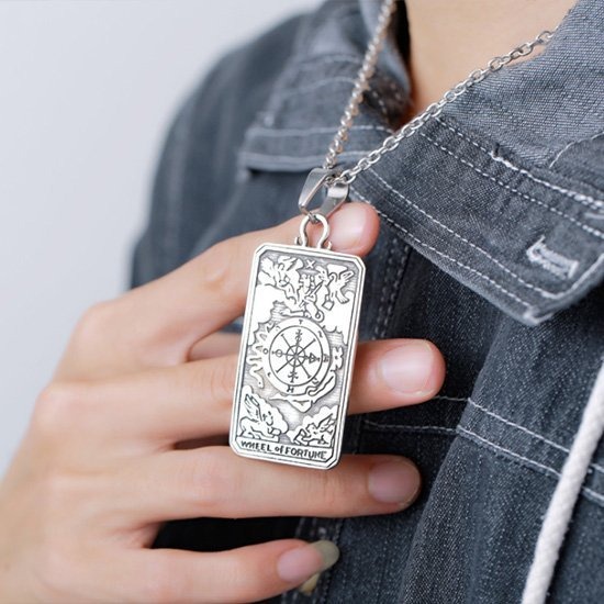 《QBOX 》FASHION 飾品【C10BP8-219】精緻個性神秘浮雕塔羅牌鑄造鈦鋼墬子項鍊/掛飾-細節圖3