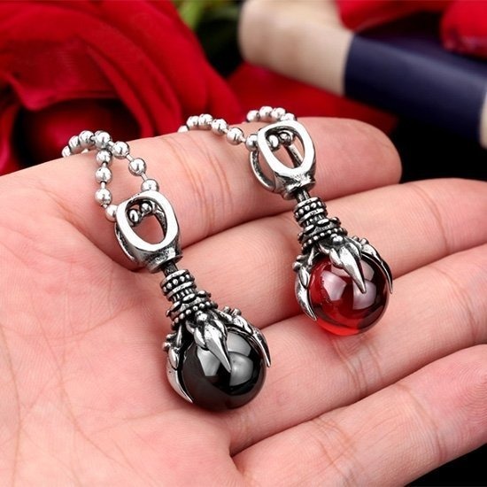 《 QBOX 》FASHION 飾品【CBP8-122】精緻個性龍爪靈珠避邪金剛杵鑄造鈦鋼墬子項鍊-細節圖6