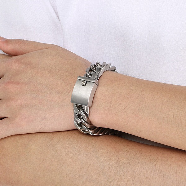 《QBOX 》FASHION 飾品【BK128122】 個性龐克風粗曠寬版古巴編織環扣鈦鋼手鍊/手環-細節圖10