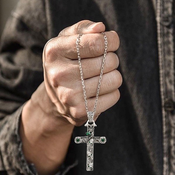 《 QBOX 》FASHION 飾品【TSC5815207】精緻個性藤紋玫瑰鑲綠寶石骷顱十字架S925純銀墬子項鍊/掛飾-細節圖8