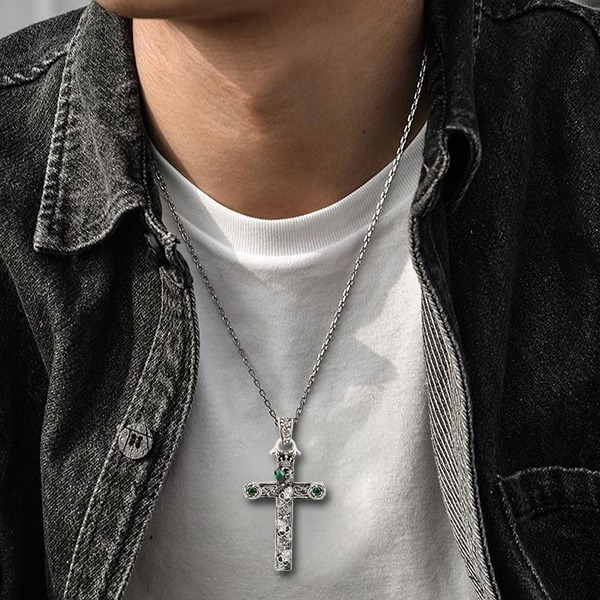 《 QBOX 》FASHION 飾品【TSC5815207】精緻個性藤紋玫瑰鑲綠寶石骷顱十字架S925純銀墬子項鍊/掛飾-細節圖9