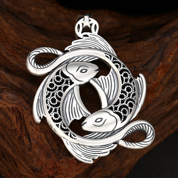 《 QBOX 》FASHION 飾品【TSC5815252】精緻個性「雙魚纏戀」鯉魚傳統紋理S999純銀墬子項鍊/掛飾-細節圖3