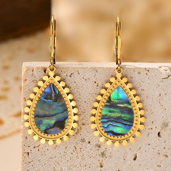 《 QBOX 》FASHION 飾品【GED-896】精緻個性「謐海幻彩」彩色海貝水滴鈦鋼耳環/耳飾-細節圖4