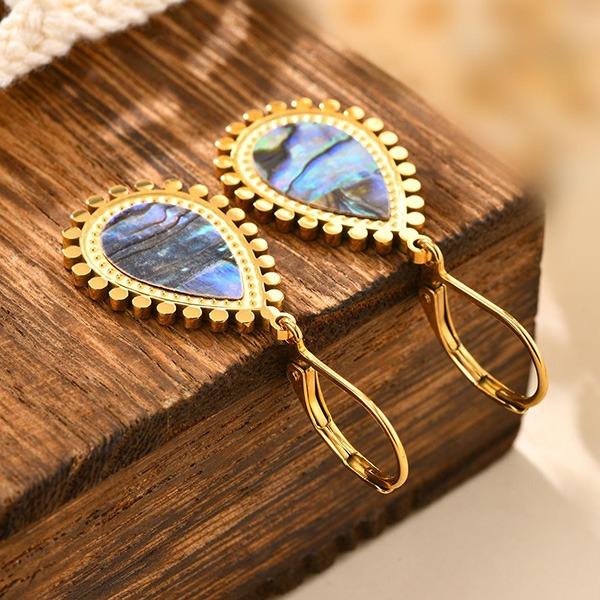 《 QBOX 》FASHION 飾品【GED-896】精緻個性「謐海幻彩」彩色海貝水滴鈦鋼耳環/耳飾-細節圖6