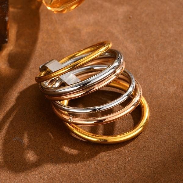 《 QBOX 》FASHION 飾品【GR-574】精緻個性「輝光疊影」三色疊層鈦鋼戒指/戒環-細節圖6