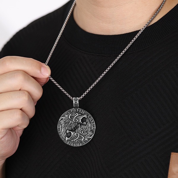 《 QBOX 》FASHION 飾品【CBP8-1368】精緻個性復古維京符文「北歐雙狼圖騰」圓盾鈦鋼墬子項鍊/掛飾-細節圖8