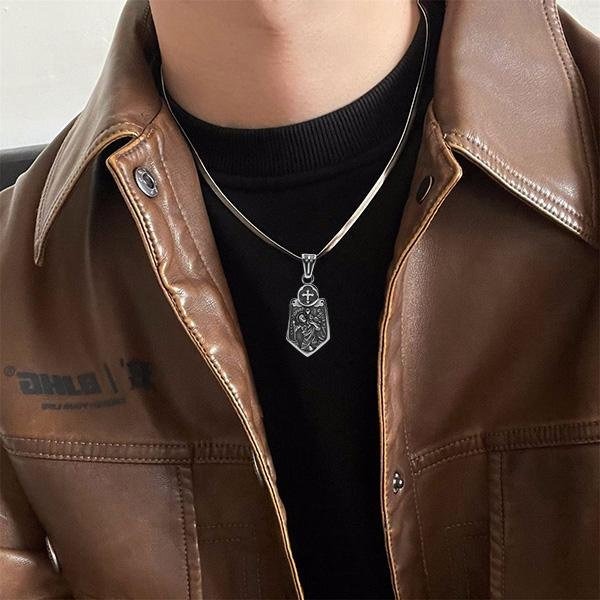 《 QBOX 》FASHION 飾品【CBP8-886】精緻個性十字架盾面平安庇護鈦鋼墬子項鍊/掛飾-細節圖8