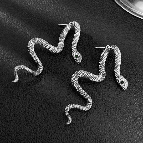 《 QBOX 》FASHION 飾品【E25N1082】精緻個性「靈蛇惑影」綠眸蛇形鈦鋼耳環/耳飾-細節圖4