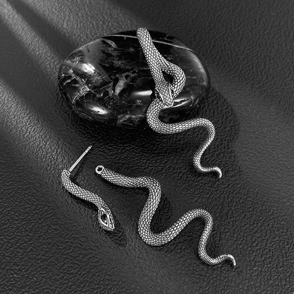 《 QBOX 》FASHION 飾品【E25N1082】精緻個性「靈蛇惑影」綠眸蛇形鈦鋼耳環/耳飾-細節圖5