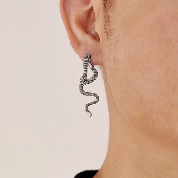 《 QBOX 》FASHION 飾品【E25N1082】精緻個性「靈蛇惑影」綠眸蛇形鈦鋼耳環/耳飾-細節圖8