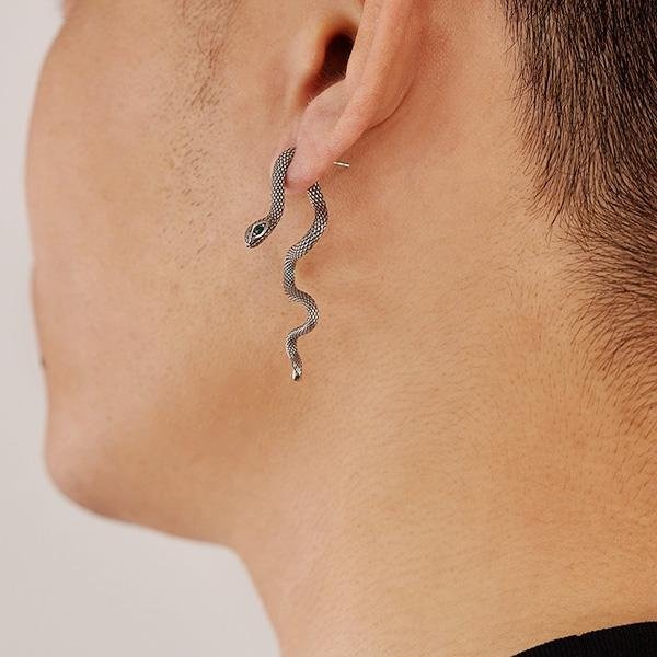 《 QBOX 》FASHION 飾品【E25N1082】精緻個性「靈蛇惑影」綠眸蛇形鈦鋼耳環/耳飾-細節圖9