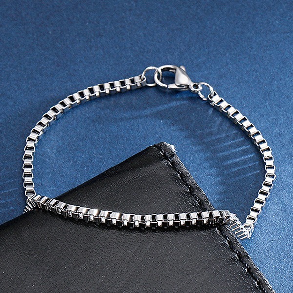 《QBOX 》FASHION 飾品【B5825158】 個性「簡約風潮」方塊盒環扣鈦鋼手鍊/手環-細節圖6