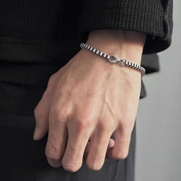《QBOX 》FASHION 飾品【B5825158】 個性「簡約風潮」方塊盒環扣鈦鋼手鍊/手環-細節圖7