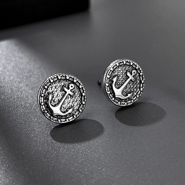 《 QBOX 》FASHION 飾品【E25N1086】精緻個性復古「航向自由」船錨圓牌鈦鋼耳環/耳飾-細節圖4