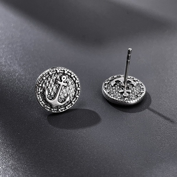 《 QBOX 》FASHION 飾品【E25N1086】精緻個性復古「航向自由」船錨圓牌鈦鋼耳環/耳飾-細節圖5