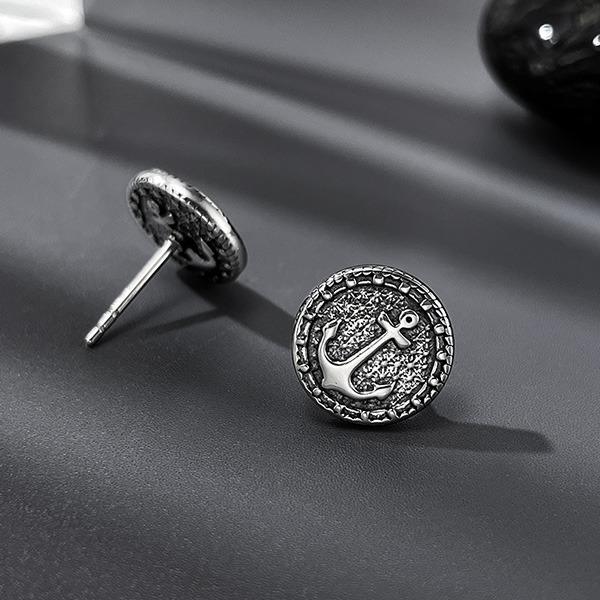 《 QBOX 》FASHION 飾品【E25N1086】精緻個性復古「航向自由」船錨圓牌鈦鋼耳環/耳飾-細節圖6