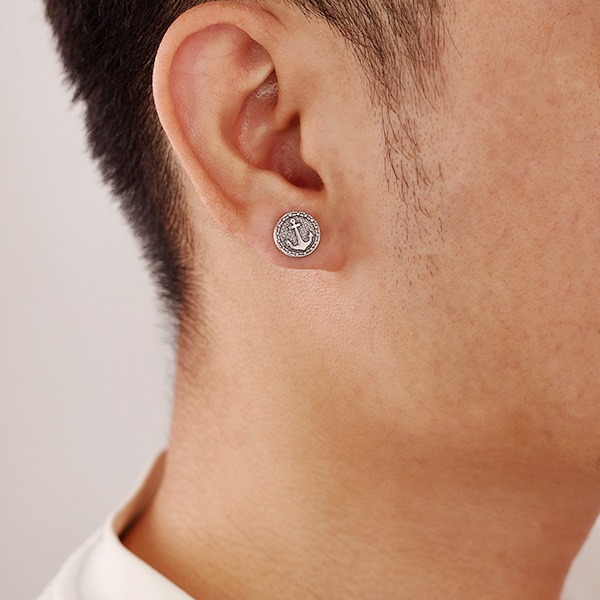 《 QBOX 》FASHION 飾品【E25N1086】精緻個性復古「航向自由」船錨圓牌鈦鋼耳環/耳飾-細節圖8