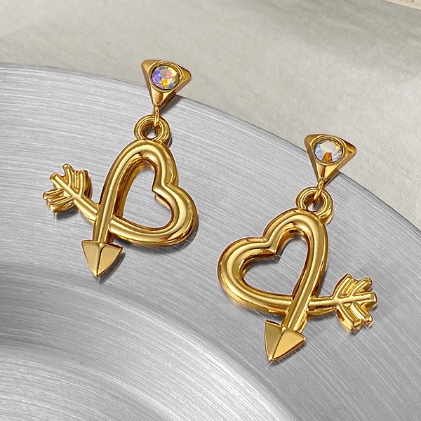 《 QBOX 》FASHION 飾品【E25N1132】精緻個性「一箭傾心」金色愛心箭羽鈦鋼耳環/耳飾-細節圖3