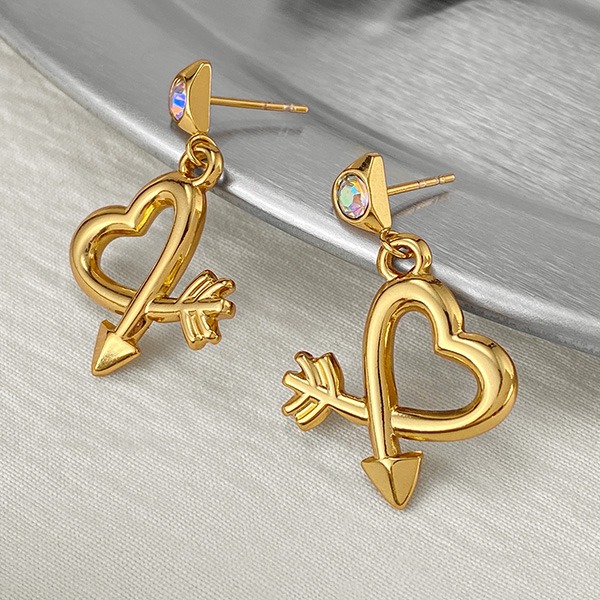 《 QBOX 》FASHION 飾品【E25N1132】精緻個性「一箭傾心」金色愛心箭羽鈦鋼耳環/耳飾-細節圖4