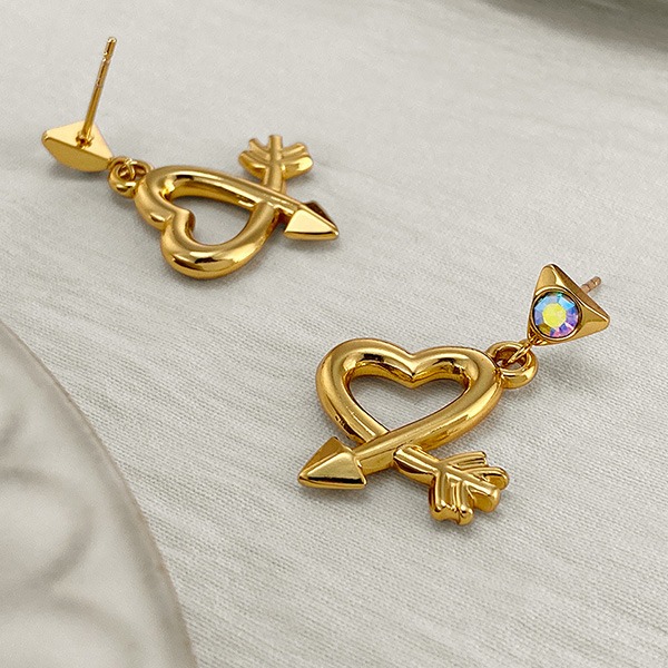 《 QBOX 》FASHION 飾品【E25N1132】精緻個性「一箭傾心」金色愛心箭羽鈦鋼耳環/耳飾-細節圖5