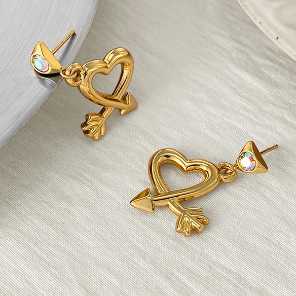 《 QBOX 》FASHION 飾品【E25N1132】精緻個性「一箭傾心」金色愛心箭羽鈦鋼耳環/耳飾-細節圖6